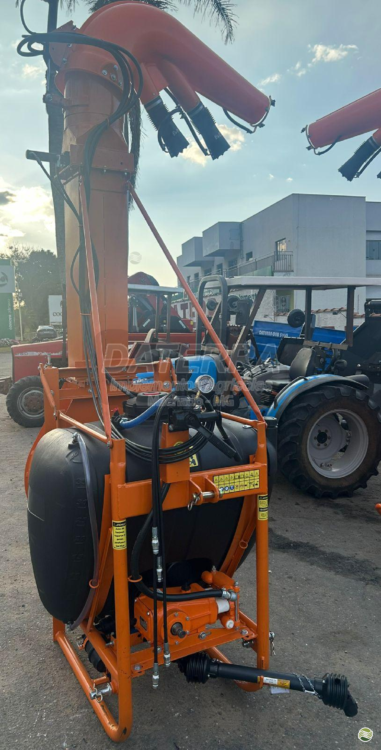 PULVERIZADOR DATERRA CANHÃO 400 Acoplado Hidráulico DATERRA Implementos Agrícolas MACHADO MINAS GERAIS MG